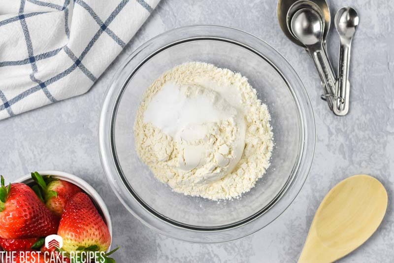 dry ingredients for strawberry sheet cake