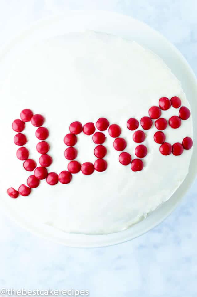 easy valentine\'s day cake with \"love\" on top