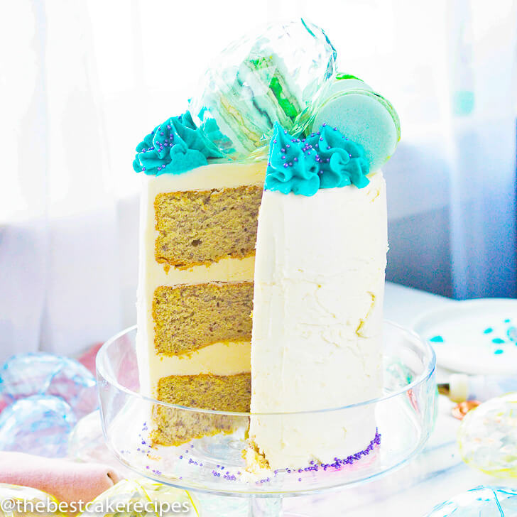 A cake sitting on top of a table