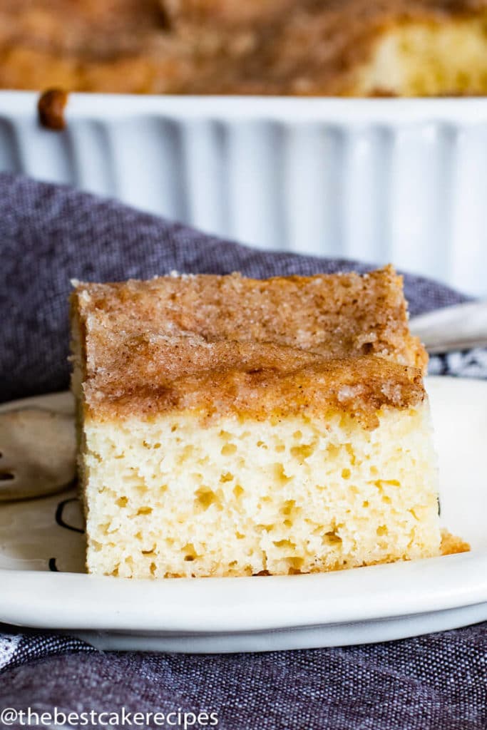 A piece of cake on a plate, with Coffee cake and Streusel