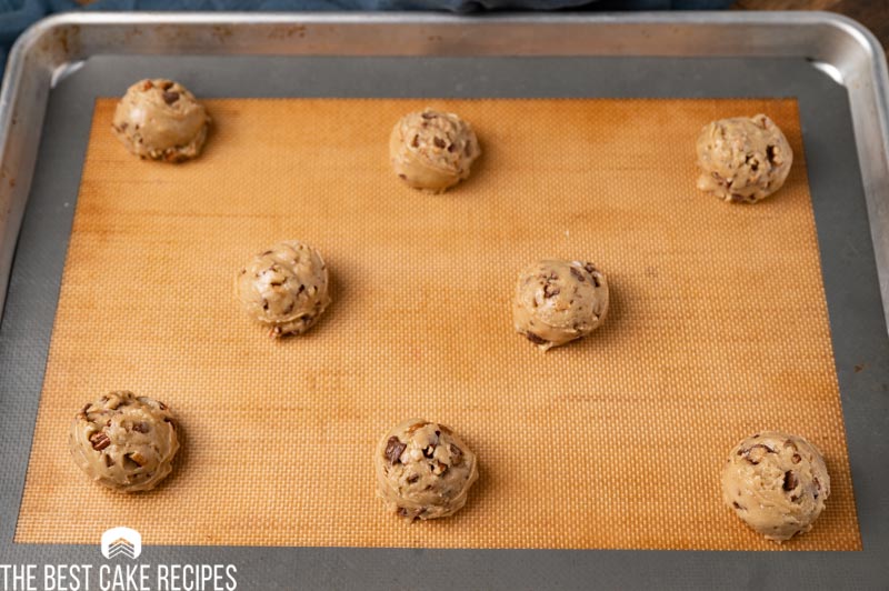 unbaked cookies on a baking sheet