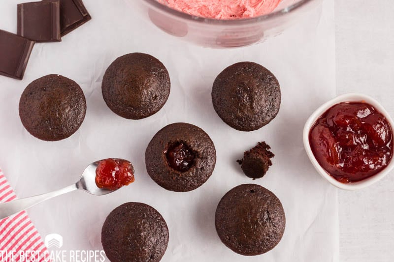 how to fill chocolate cupcakes