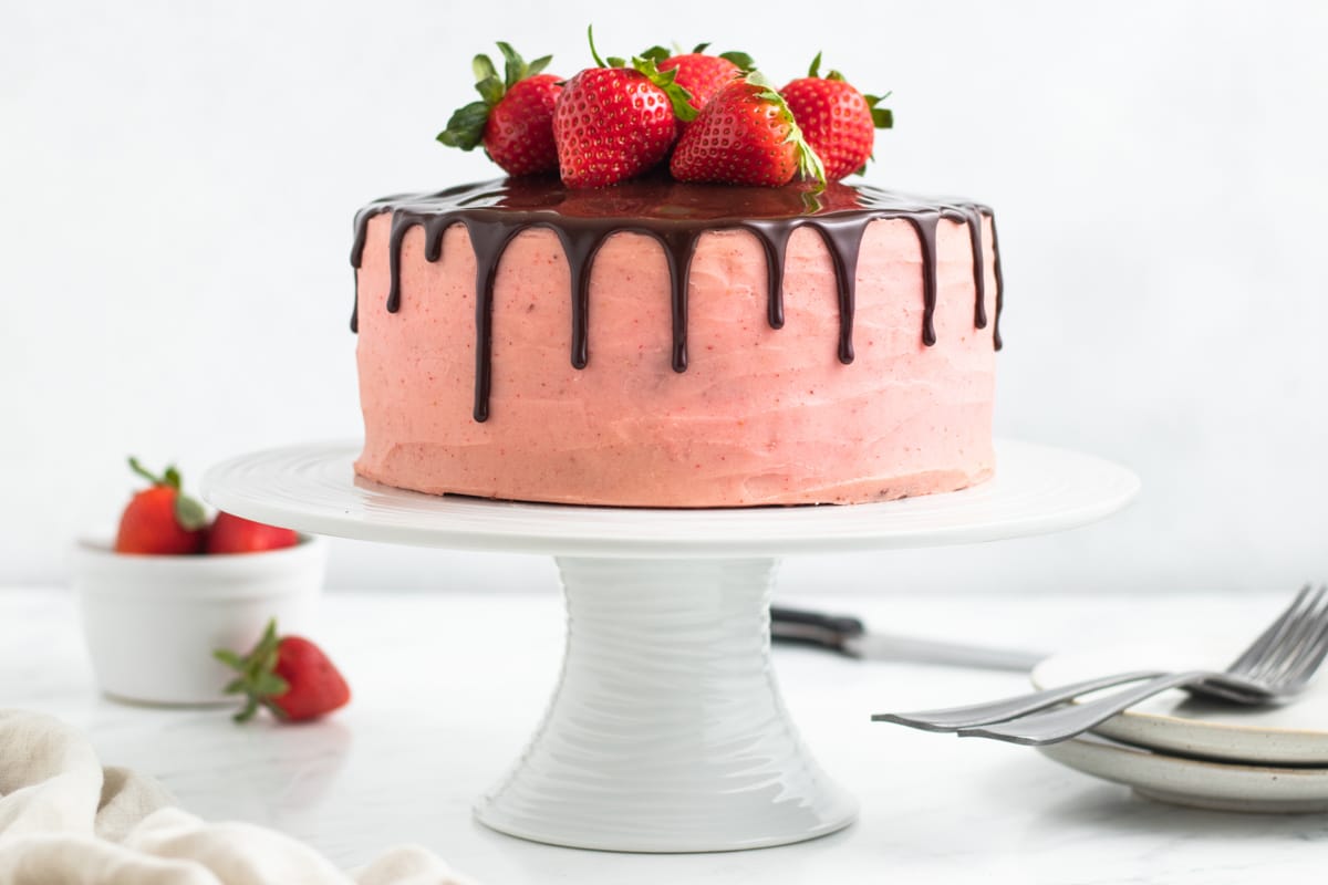 Chocolate Strawberry Drip Cake Recipe The Best Cake Recipes